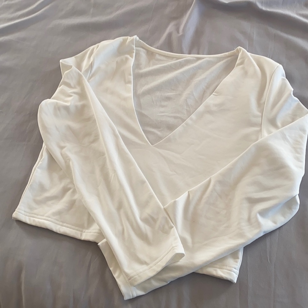 WHITE LONG SLEEVE CROP TOP